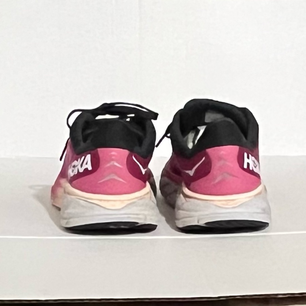 HOKA Arahi 6 Running Shoes - Picture 8 of 12